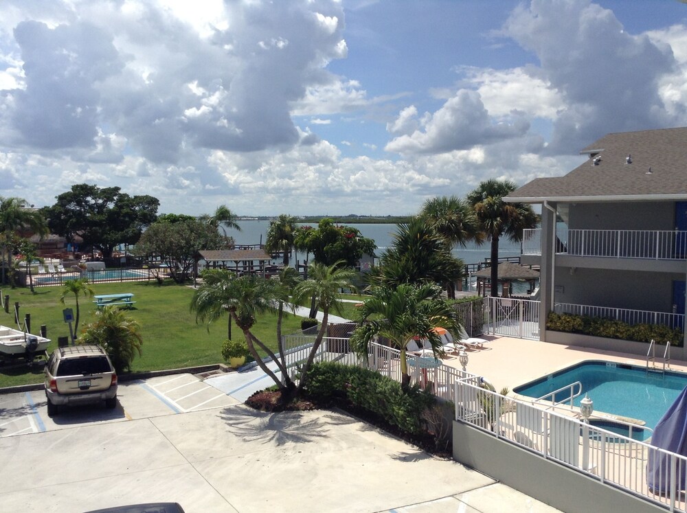 Book Dockside Inn & Resort in Fort Pierce