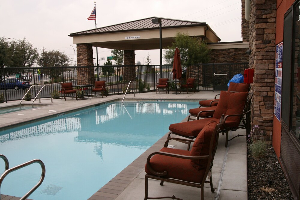 Book Hampton Inn Suites Roseville In Hotels Hampton Inn Suites Roseville
