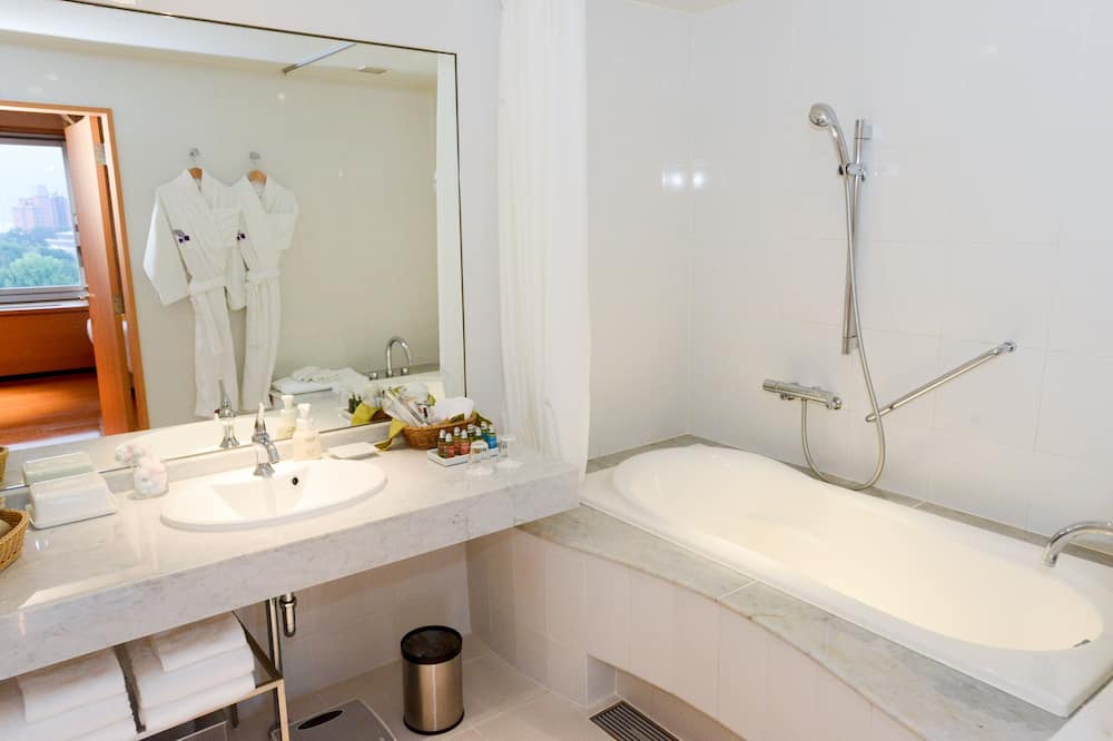 【札幌パークホテル】【特別フロア】ユニバーサル/パークビュー(最大4名・47平米)バスルーム