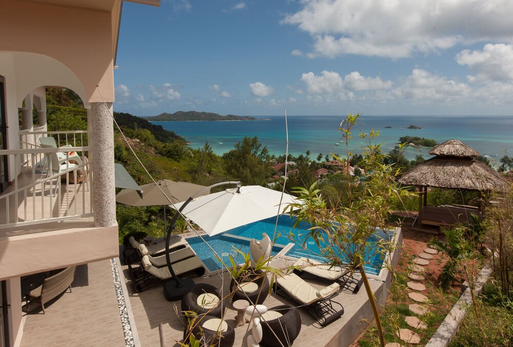 Book Le Duc de Praslin in Praslin Island