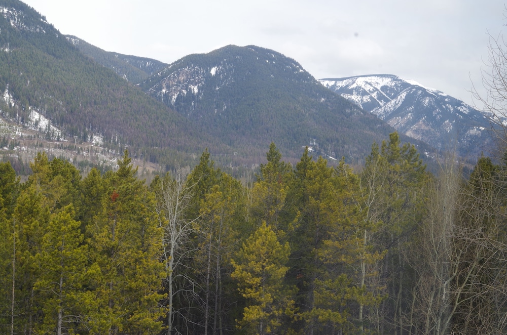 Book Causeway Bay Hotel Sparwood in Sparwood