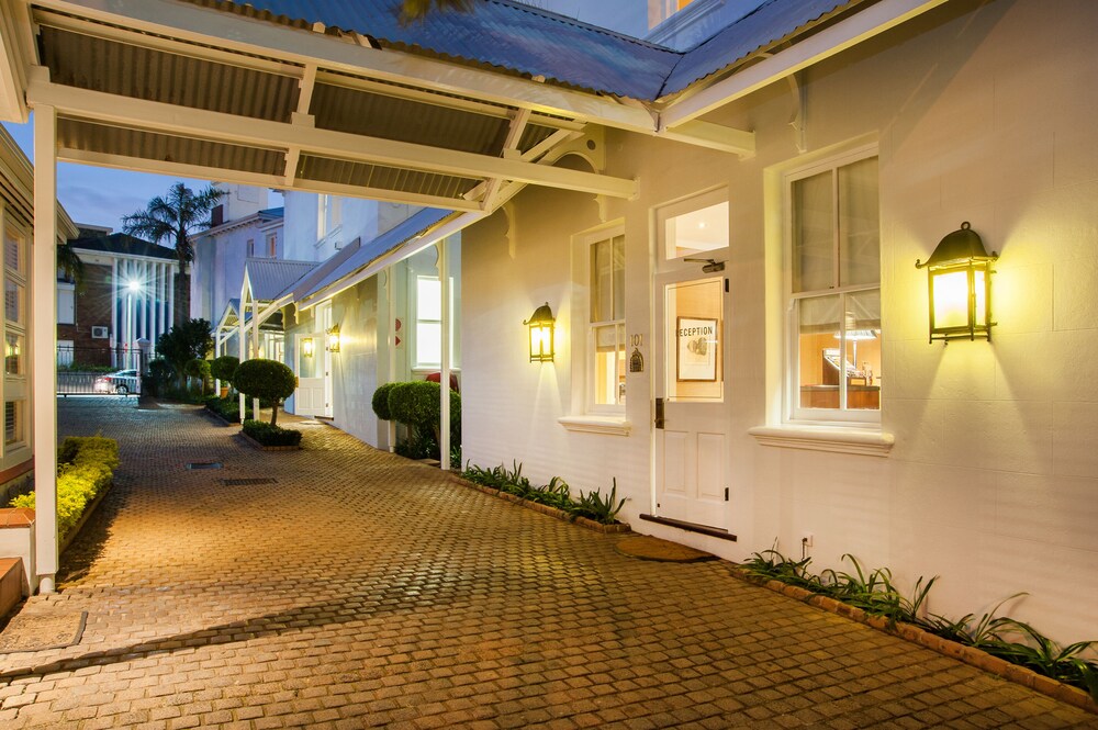 Book Quarters Hotel Florida Road in Durban