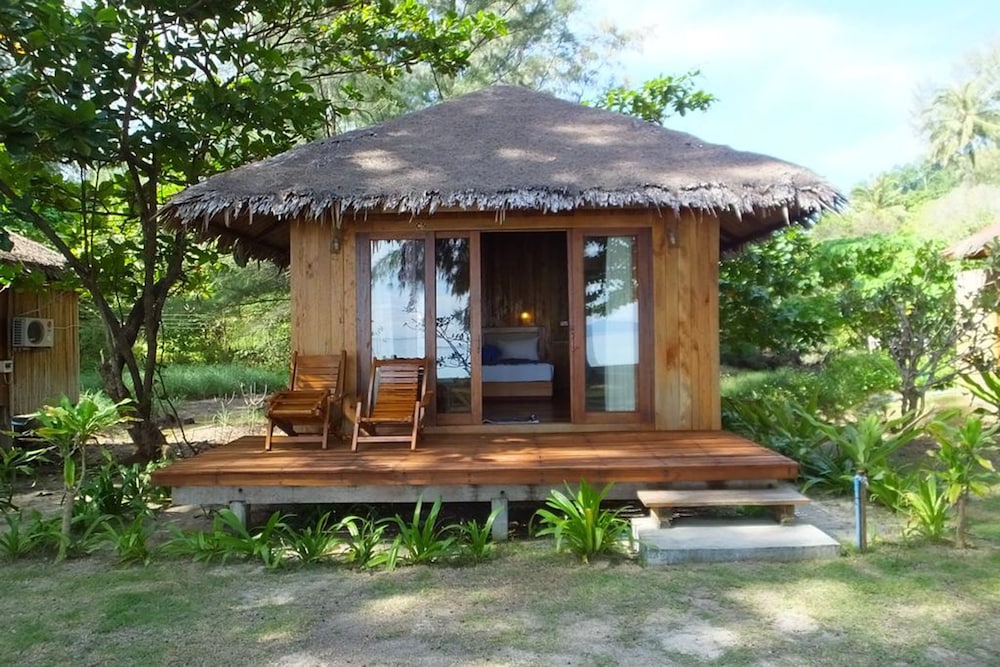Kradan Beach Resort Ko Thailand Hotel S Kradan Beach Resort Ko