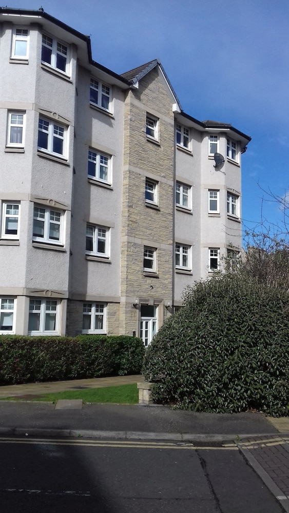 Book Modern Leith Apartment In Edinburgh Hotels Modern Leith Apartment Edinburgh