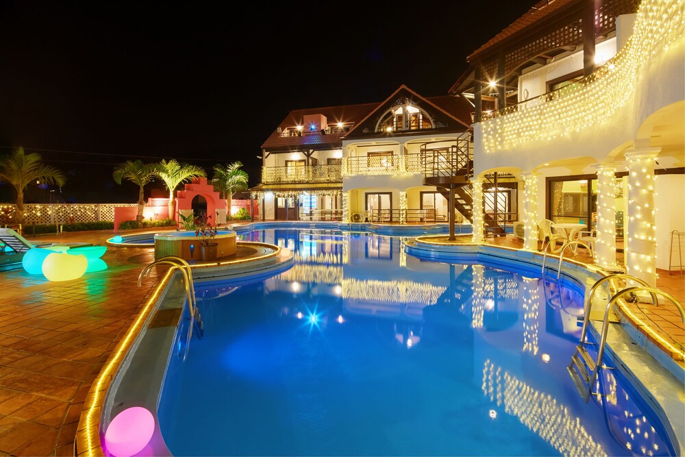 ザ プールリゾート沖縄 屋外プール付きの清潔感のある山間のホテル 宿泊予約はホテルズドットコム