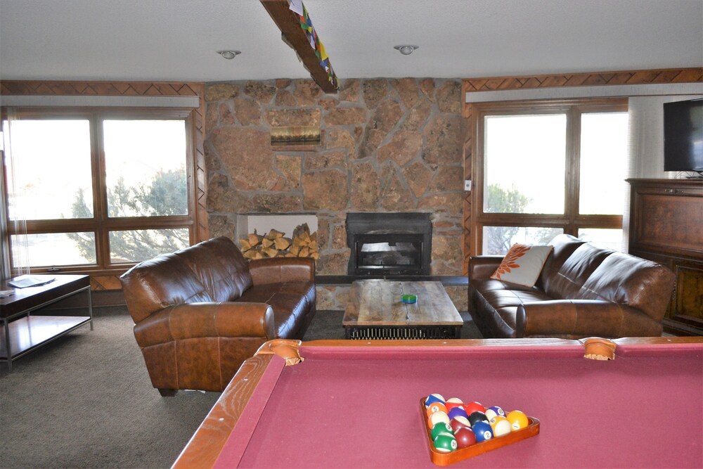 Book The Mountaineer Hostel In Silverthorne Hotels The Mountaineer Hostel Silverthorne