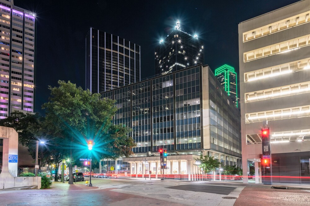 Book Stay Alfred At The Mayflower In Dallas Hotels Com
