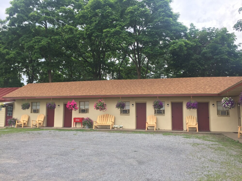 Book Spa Motel In Saratoga Springs Hotels Spa Motel Saratoga Springs