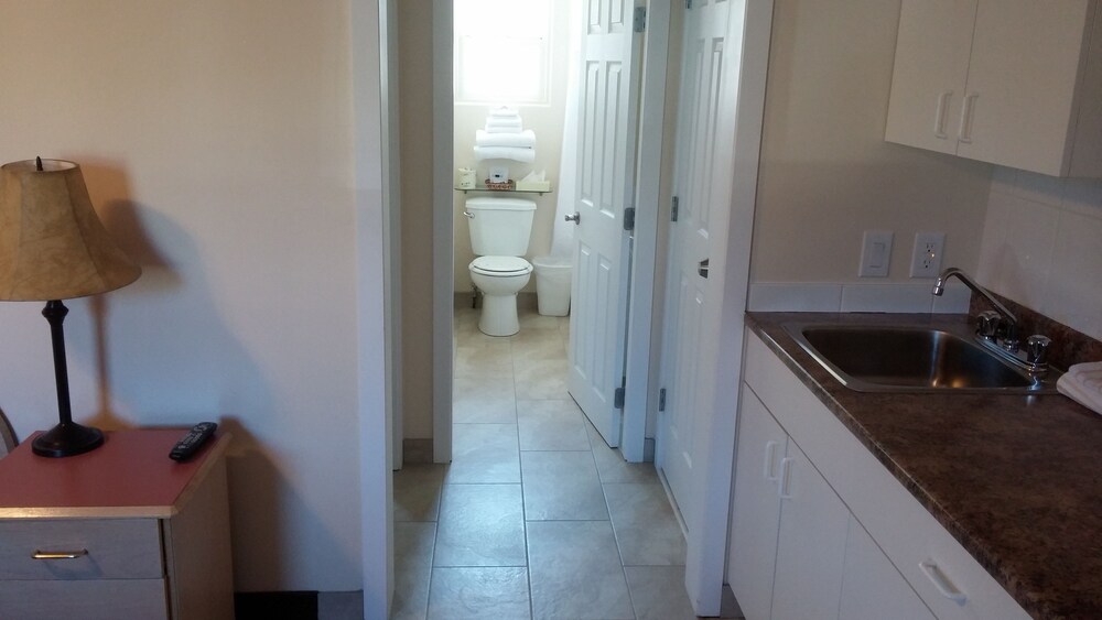 Parkview Motel Kamloops Canada Hotel S Hotels Parkview Motel Kamloops Family Suite 2 Bedrooms Kitchen Annex Building
