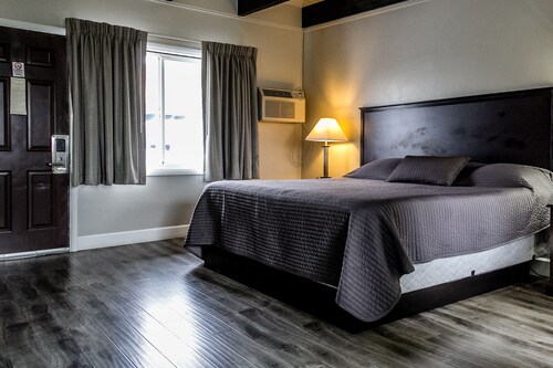 lakeview oregon hotels pet friendly