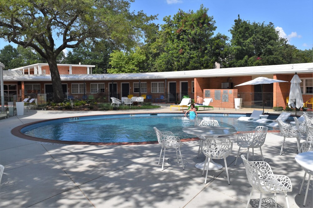 Book The Fredonia Hotel and Convention Center in Nacogdoches