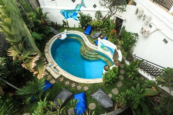 Picture of Hotel La Costa Central in Seminyak