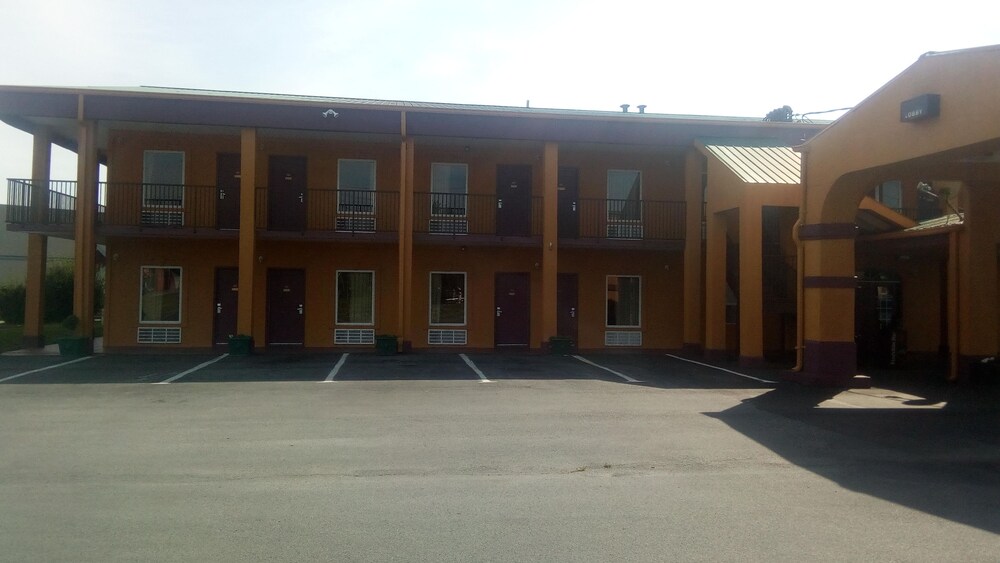 Book Travelers Inn In Elizabethton Hotels Travelers Inn Elizabethton Hotel Front