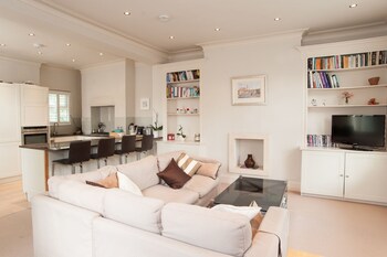 15 Closest Hotels To Stamford Bridge Stadium In London
