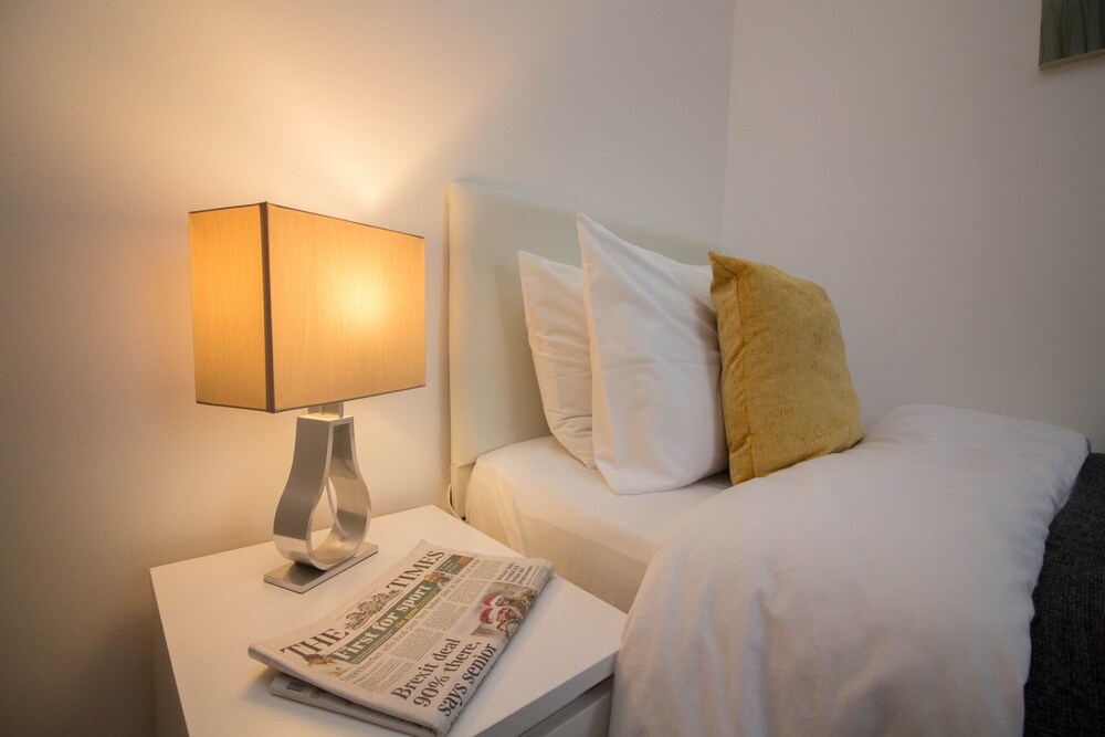 Harmony House Bracknell Info Photos Reviews Book At Hotels Com Harmony House Bracknell 4 Bedrooms Guest Room