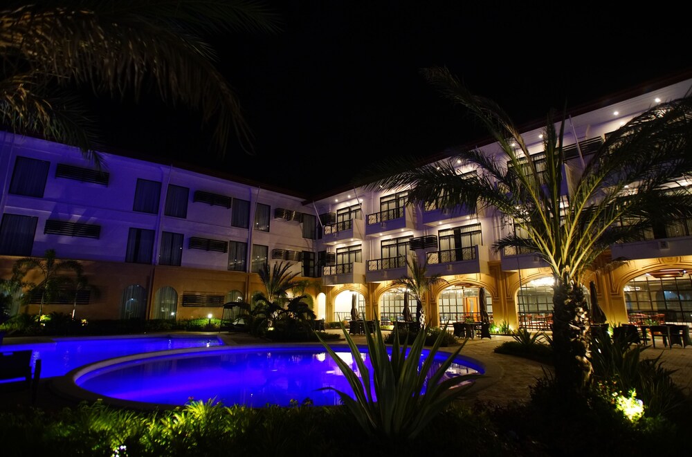 Hotel Oazis Butuan Philippines S Hotel Oazis Butuan Outdoor Pool