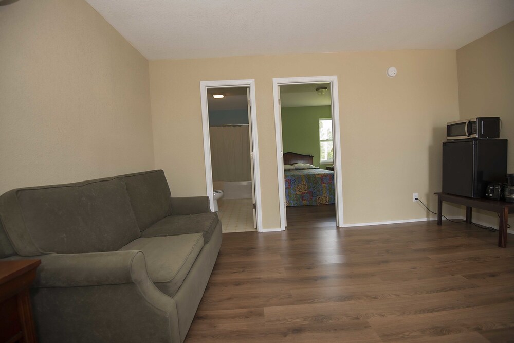 Book Avon Motel In Hotels Avon Motel Room Multiple Beds Living Area