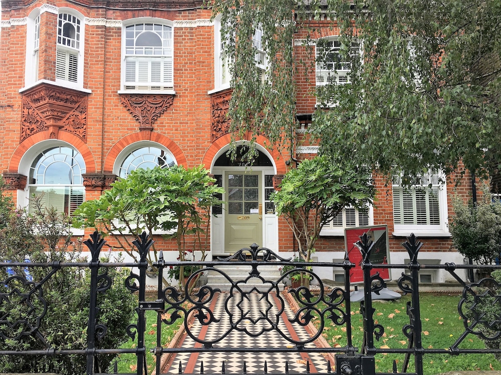 Book Balham Lodge In Mitcham Hotels Balham Lodge London