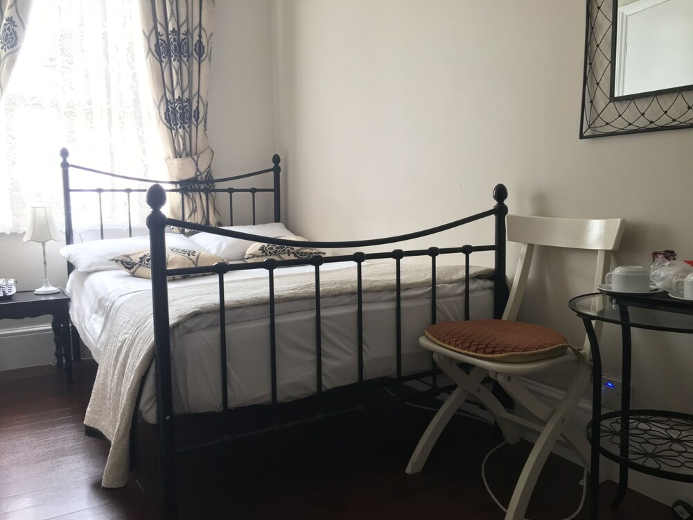 Book Balham Lodge In Mitcham Hotels Balham Lodge London Basic Double Room Single Use 1 Bed Guest