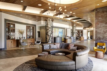 15 Closest Hotels To Livingston Mall In