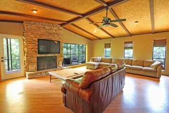 15 Closest Hotels To Whitewater Amphitheatre In Canyon Lake