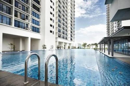 Book Alami Homestay Trefoil In Setia Alam Hotels Com