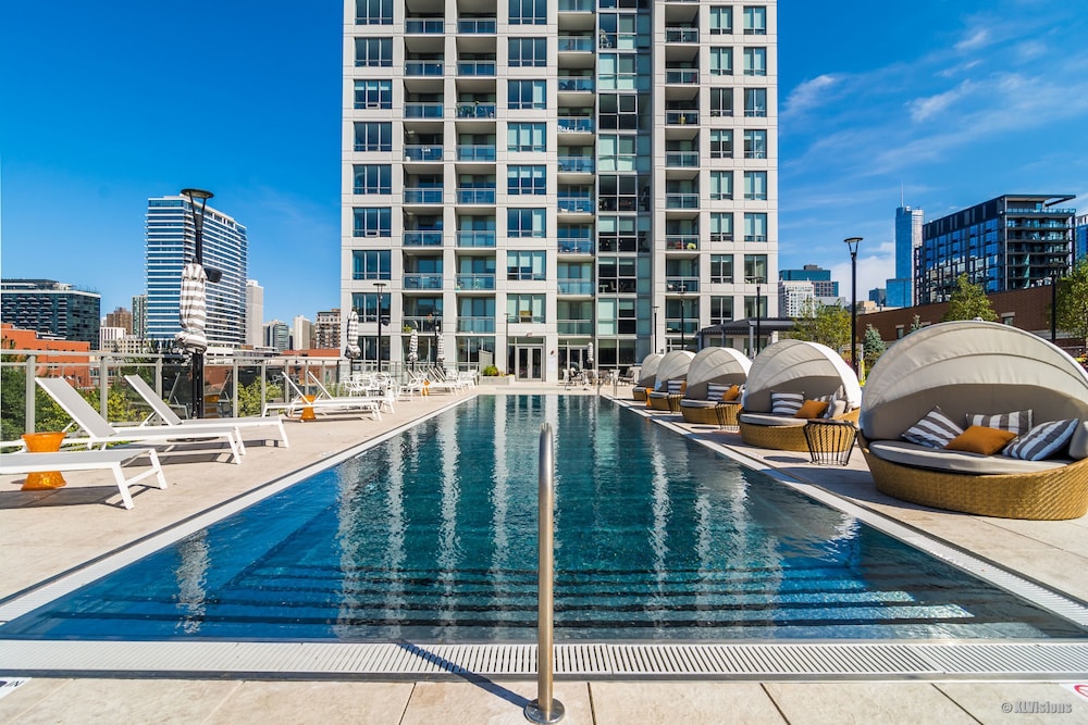 Book Apartment In River North With Balcony Chicago Hotels Apartment In River North With Balcony Chicago