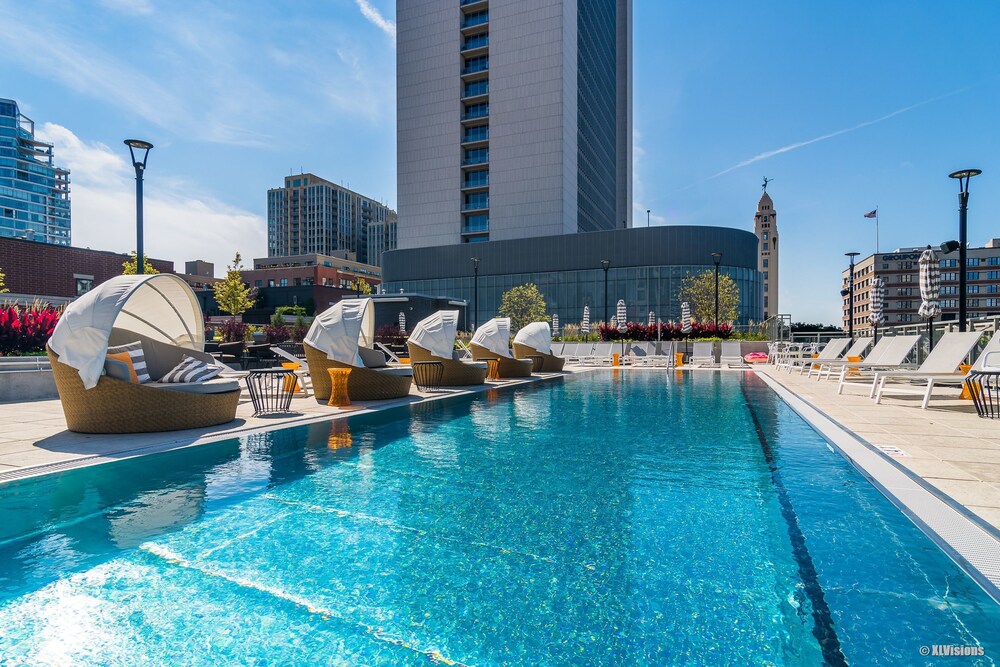 Book Apartment In River North With Balcony Chicago Hotels Apartment In River North With Balcony Chicago Outdoor Pool