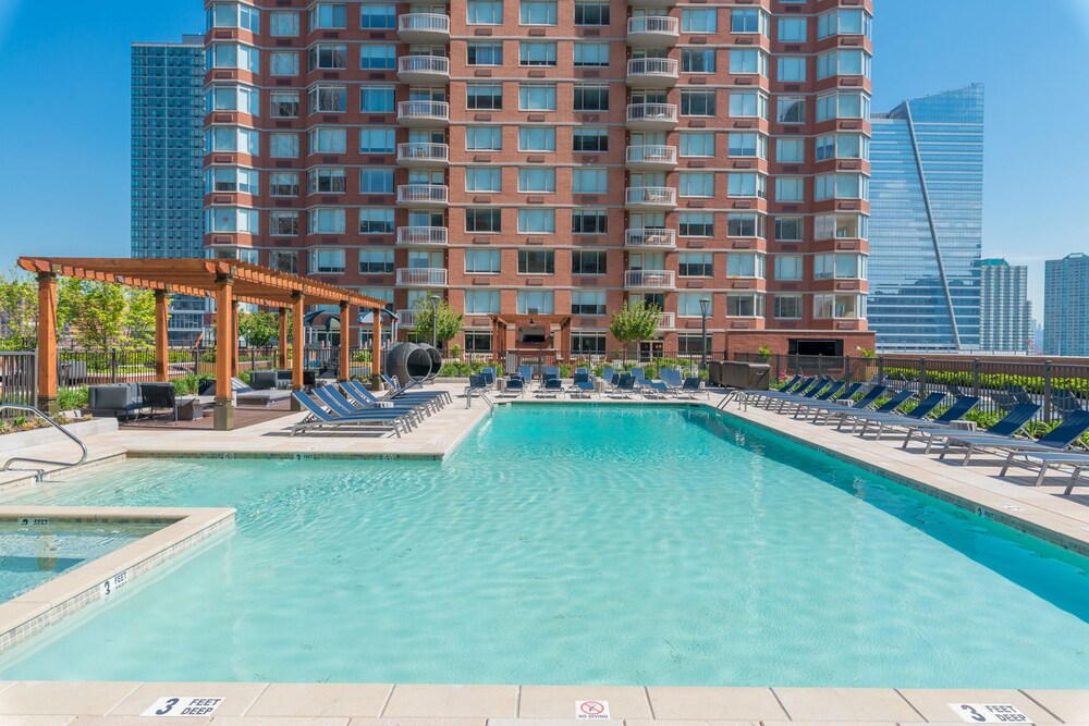 Skyline Luxury Home Suites At Newport Ii Jersey City United States Of America Jersey City Hotel Discounts Hotelscom