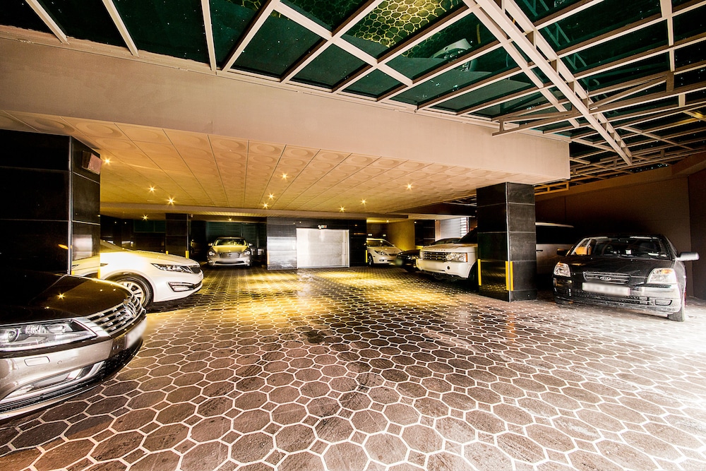 瑞草坎昆酒店, 首尔, 停车场