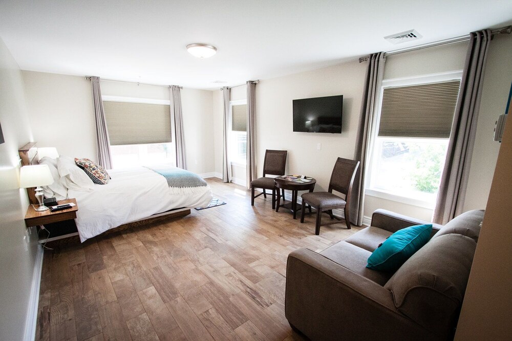 Book The Escape In Lewisburg Hotels The Escape Lewisburg Apartment 1 Queen Bed With Sofa Kitchenette