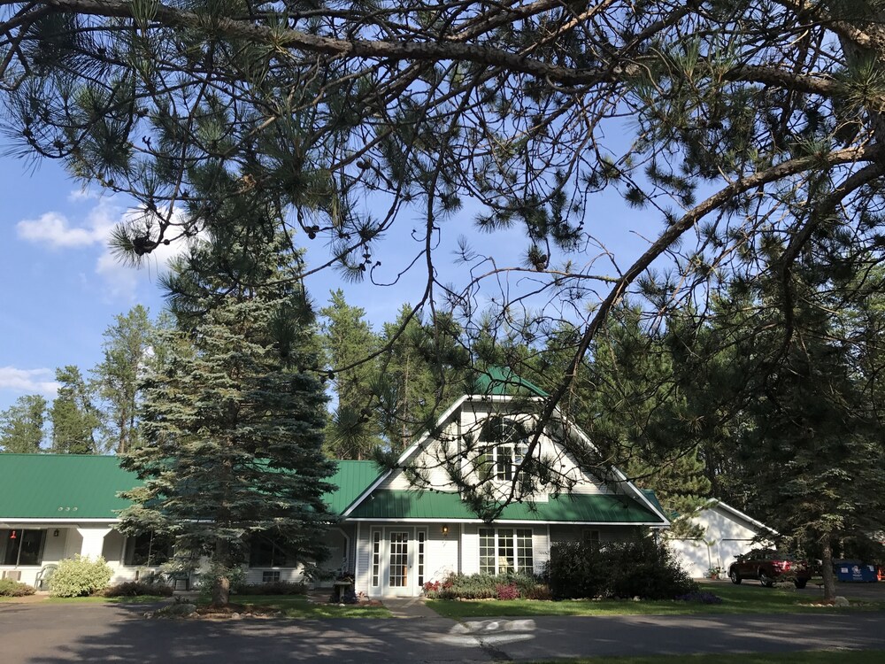 Book Northwoods Motel In Hayward Hotels