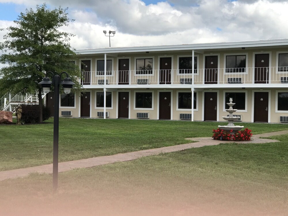 Book Garden Inn Truck Plaza In Forest City Hotels Garden Inn Truck Plaza Forest City