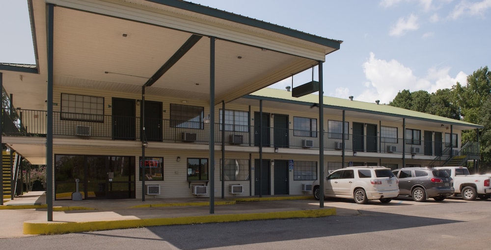 Book Motel 103 In Calhoun Hotels Motel 103 Calhoun