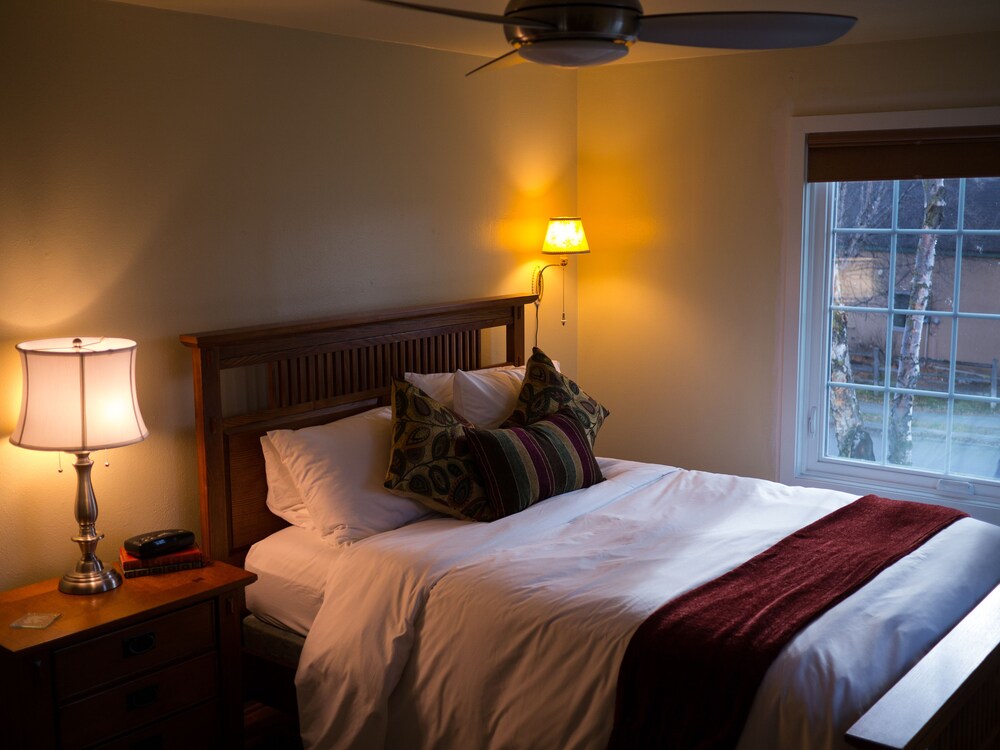 Book A Wildflower Inn Bed Breakfast In Anchorage Hotels Com