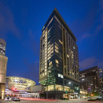 15 Closest Hotels To Toyota Center In Houston