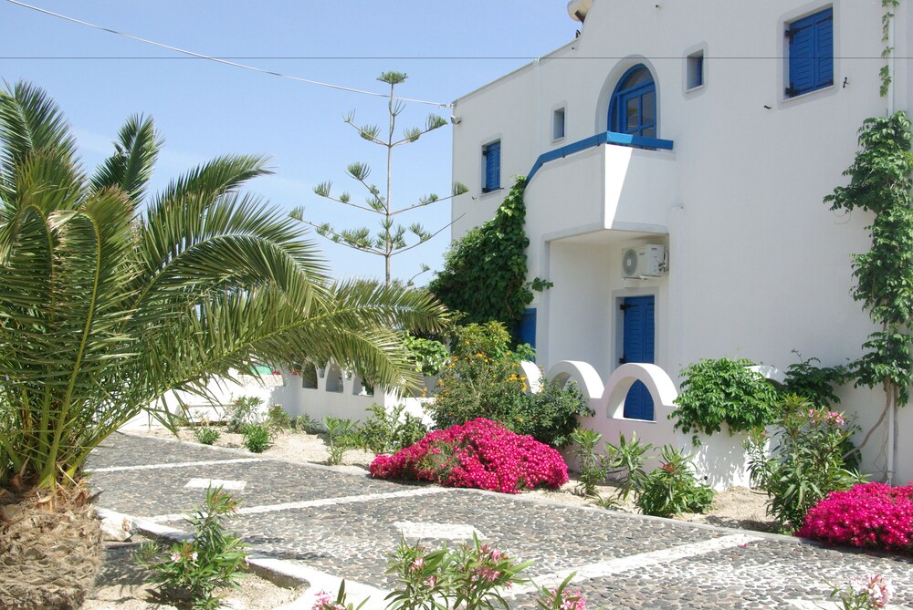 book youth hostel anna in santorini hotels com