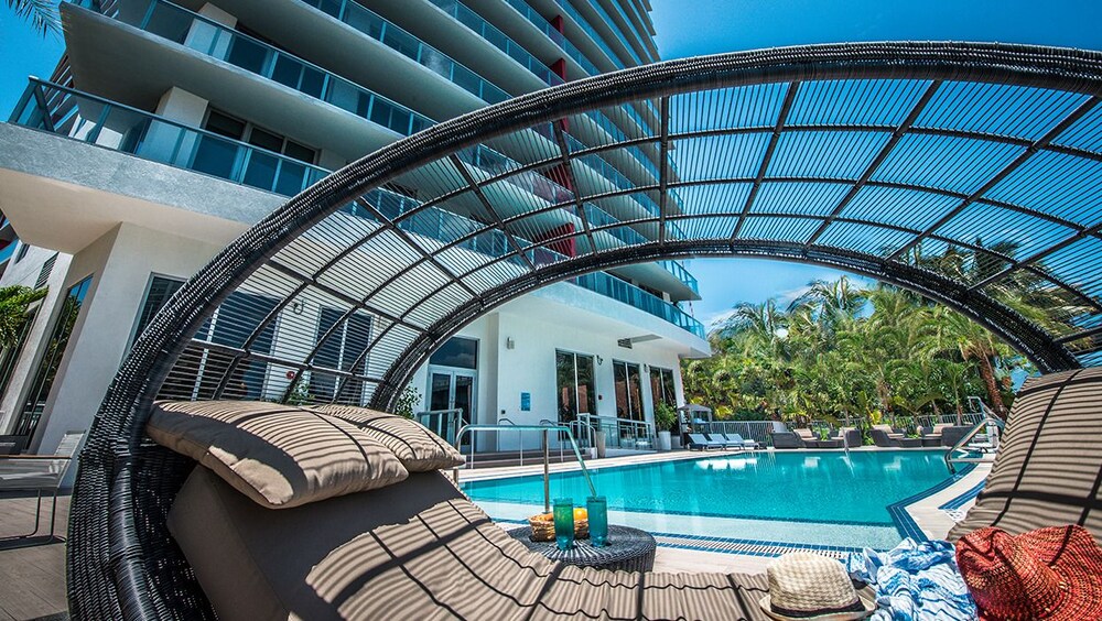 Book B Walk Resort Apartments In Hallandale Beach Hotels B Walk Resort Apartments Hallandale Beach Outdoor Pool