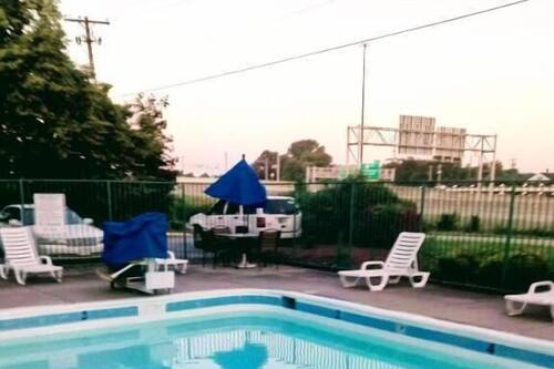 Book Red Carpet Inn Jeffersonville In Clarksville Hotels Com Book Red Carpet Inn Jeffersonville In Clarksville Hotels Com