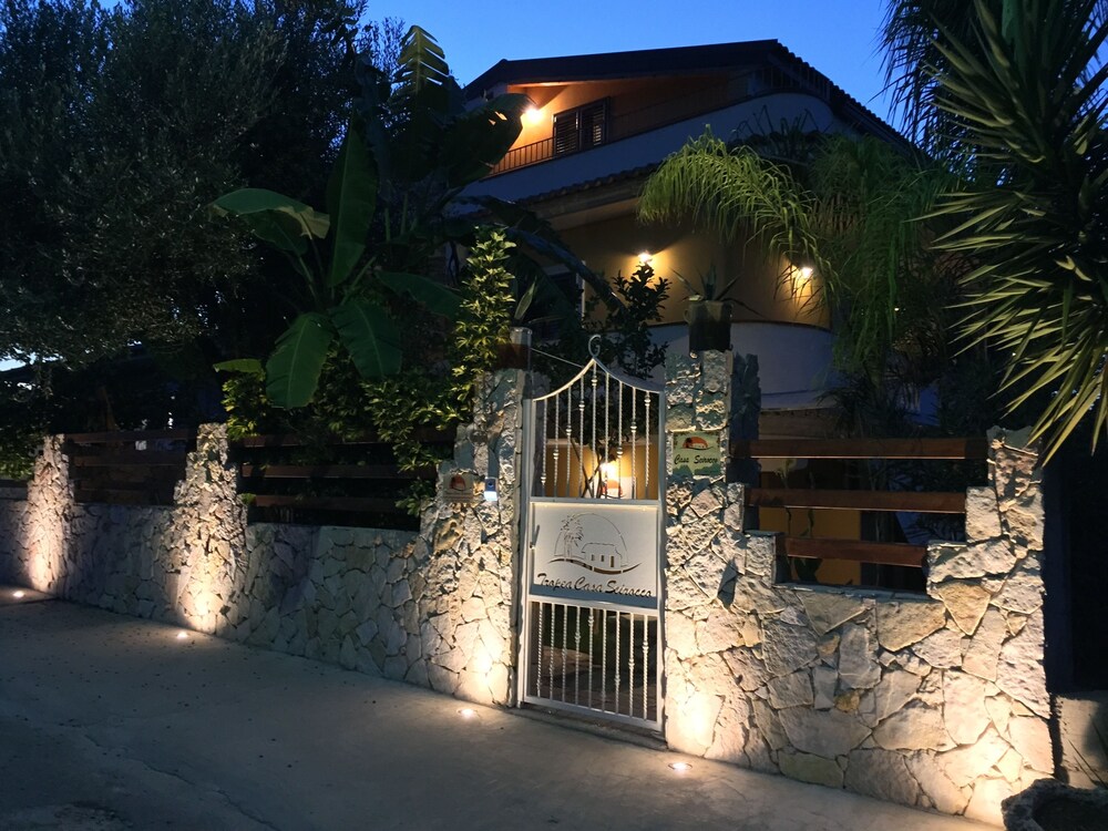 特罗佩卡西洛可民宿, 特罗匹, 酒店正门 - 夜景