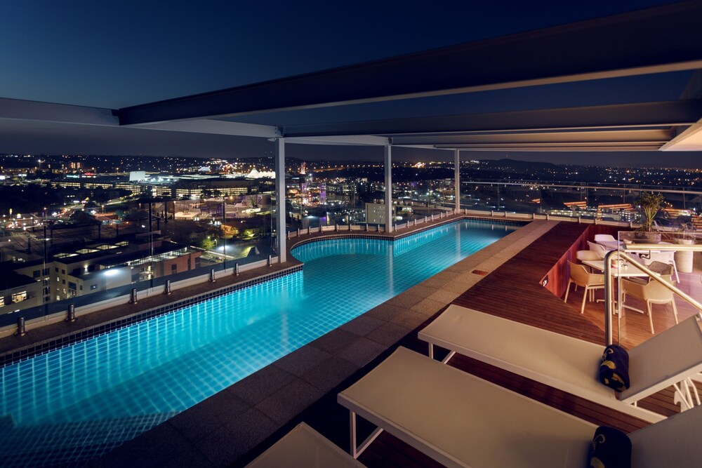 Hotels.com - Deals & Discounts for Hotel Reservations from