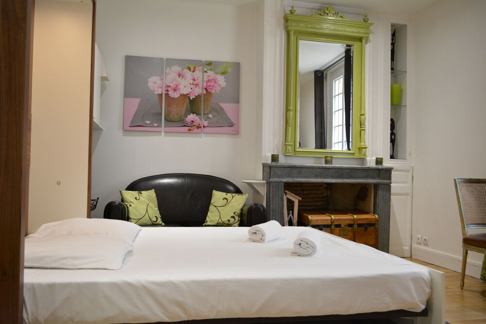 Appartement Cosy Centre Historique Bordeaux Info Photos Reviews Book At Hotels Com