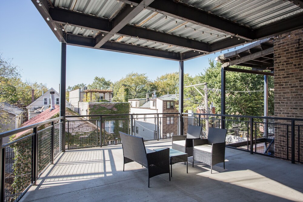 Book Stunning 2 Br In Lincoln Park By Sonder Chicago Hotels Stunning 2 Br In Lincoln Park By Sonder Chicago Balcony