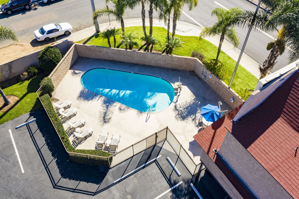 Book Hyland Inn Near Legoland In Carlsbad Hotelscom
