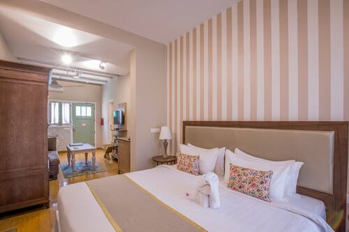 غرفة نوم كارمة وسط luxury home design