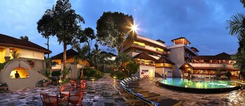 Top 10 Luxury Hotels In Thekkady India