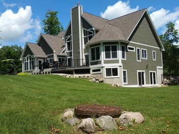 Hotels In Suttons Bay From 152 Night