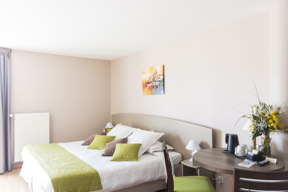 Hotel La Metairie Cordes Sur Ciel Hotels Com