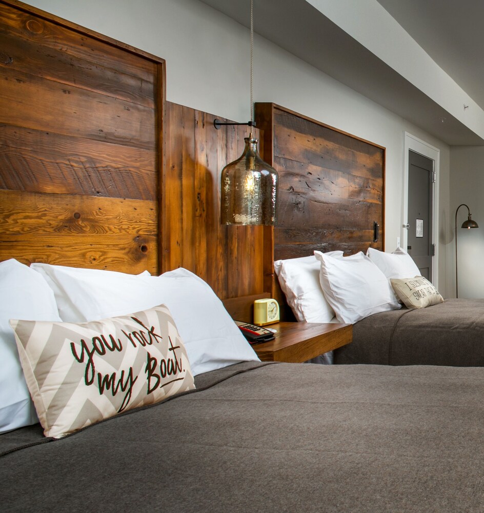 Book Western Front Hotel In St Paul Hotels Com Western Front Hotel St Paul Standard Room 2 Queen Beds Guest