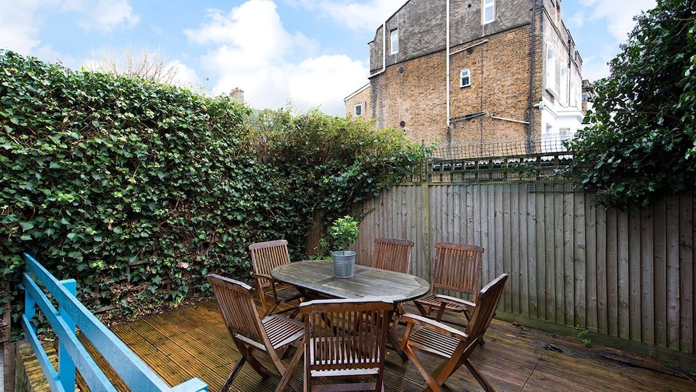 Book Comfortable 2br Flat Near Clapham Junction In London Hotels Comfortable 2br Flat Near Clapham Junction London Apartment 2 Bedrooms Terrace
